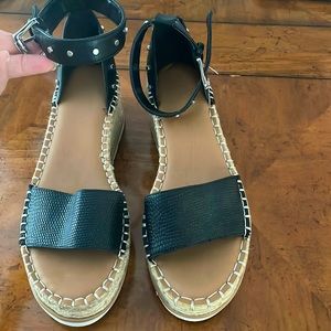 Black Universal Thread Wedge Heels